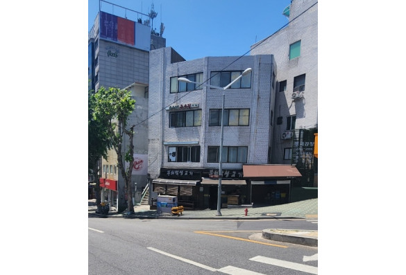 금호동 사거리코너 꼬마빌딩