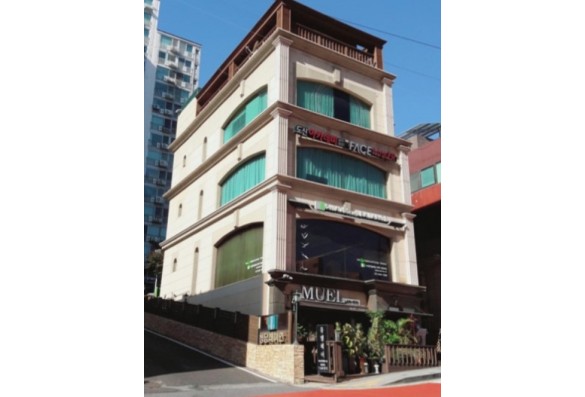 청담동 아파트단지 앞 공실없는 코너건물 매각