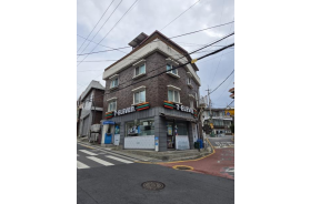 용산동 코너 꼬마빌딩