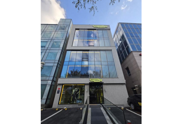 논현동 대로변 빌딩