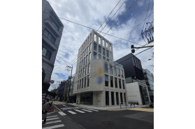 신사역 코너 신축빌딩