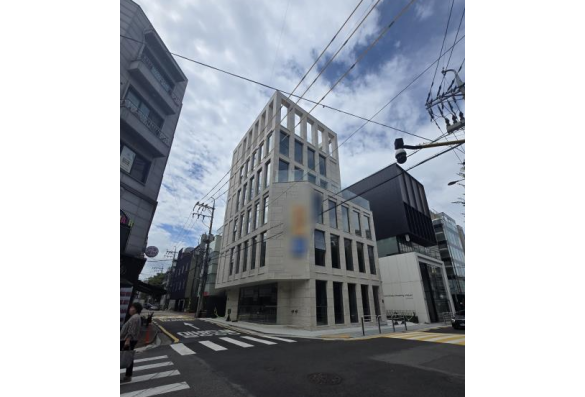 신사역 코너 신축빌딩