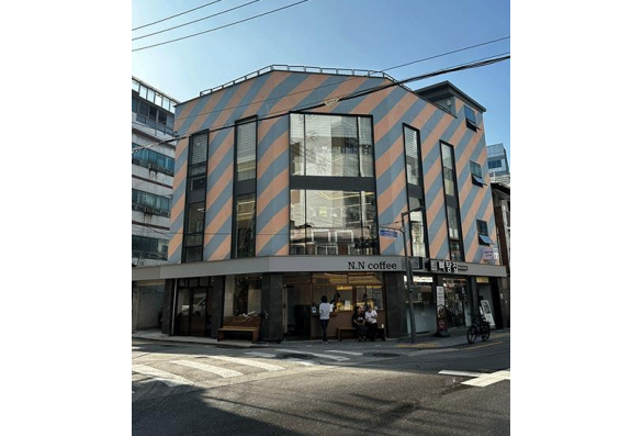 배후세대 탄탄!!신당동 사거리코너 꼬마빌딩!!